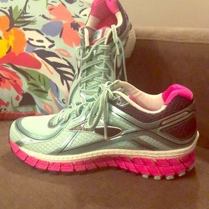 Brooks GTS running shoe women’s size 8